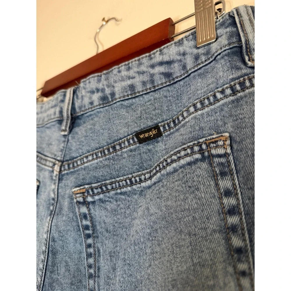 Wrangler Womens High Waisted Denim Bermuda Shorts Light Wash Blue Size 12/31